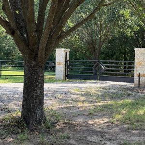 Pipe fence gate