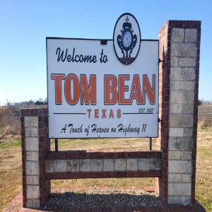Tom-Bean-welcome-sign